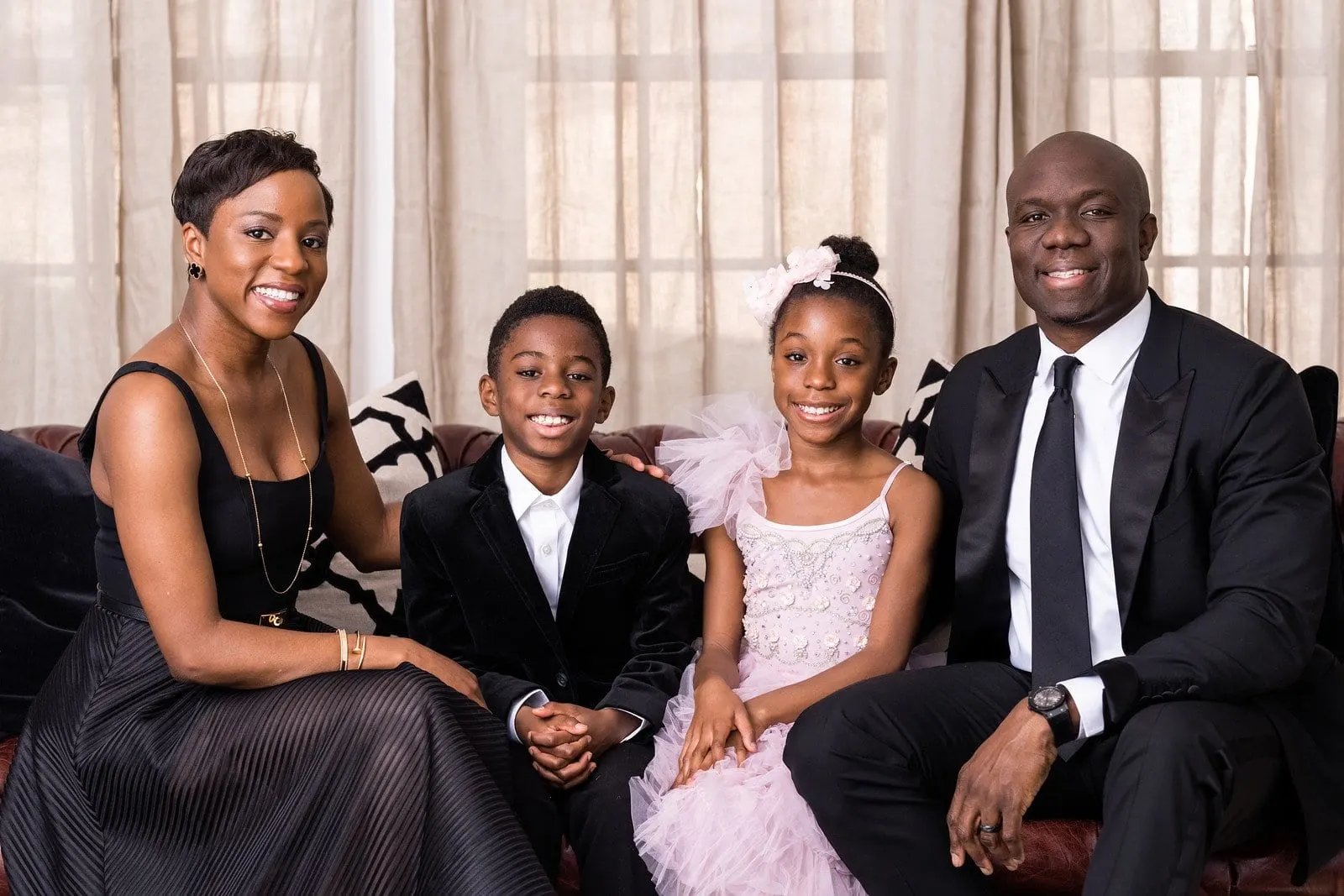 4 Reasons To Hire a Pro Photographer For Your Family Portraits