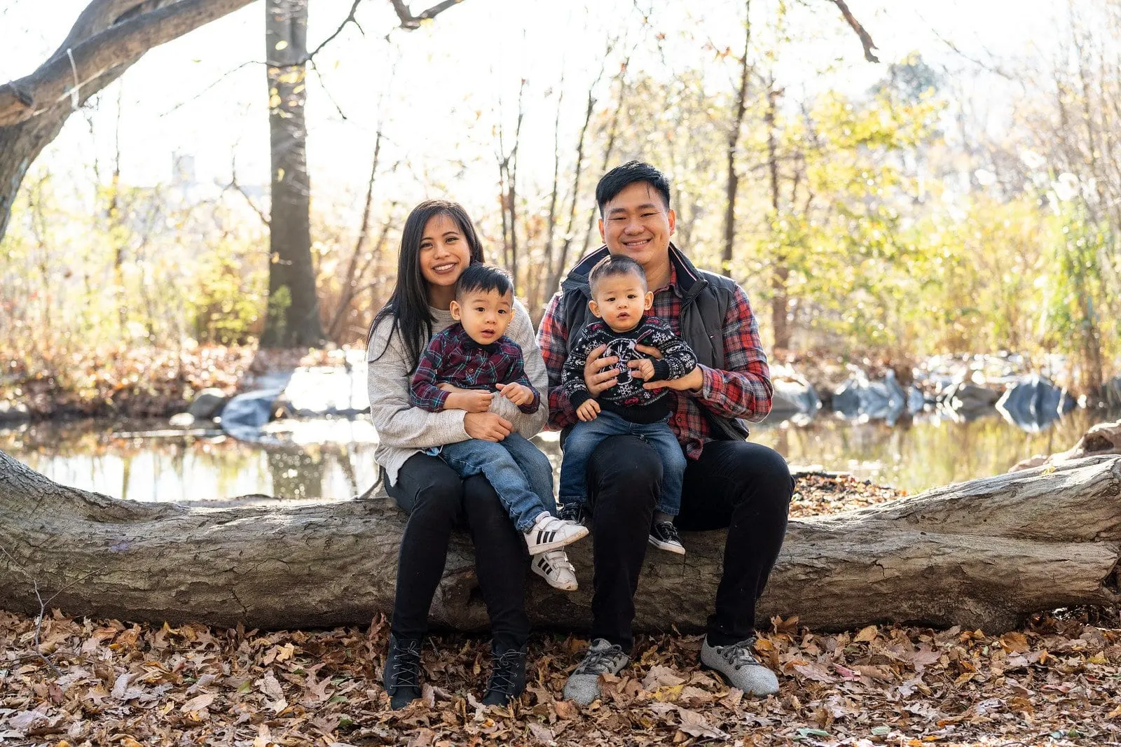 4 Reasons To Hire a Pro Photographer For Your Family Portraits